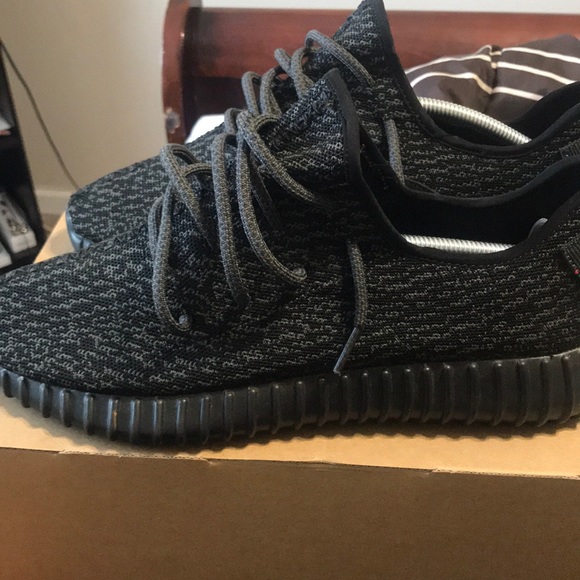 Yeezy Boost 350 Pirate Black sz 10 - Picture 3 of 7
